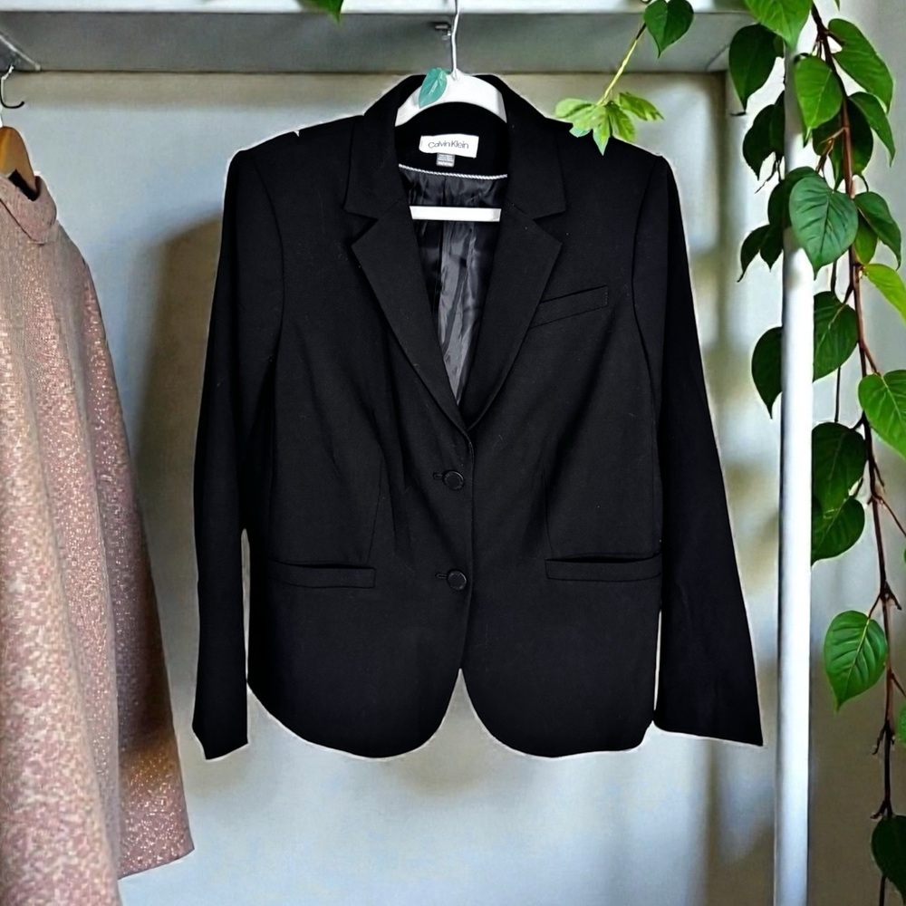 Calvin Klein Women's Elegant Black Suit Jacket